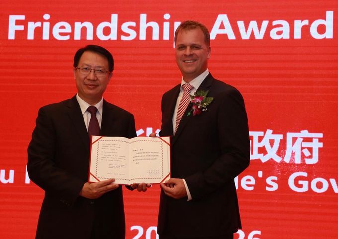 Jiangsu Friendship Award voor Eelko Brinkhoff